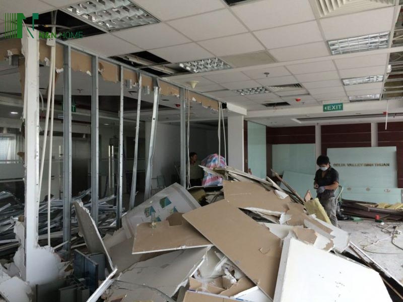 tháo dỡ văn phòng hoàn trả mặt bằng